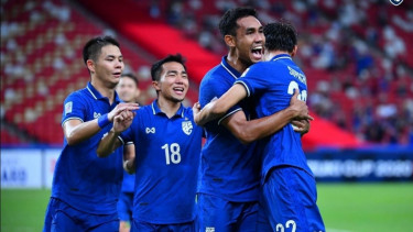 Para pemain Timnas Thailand rayakan gol. 