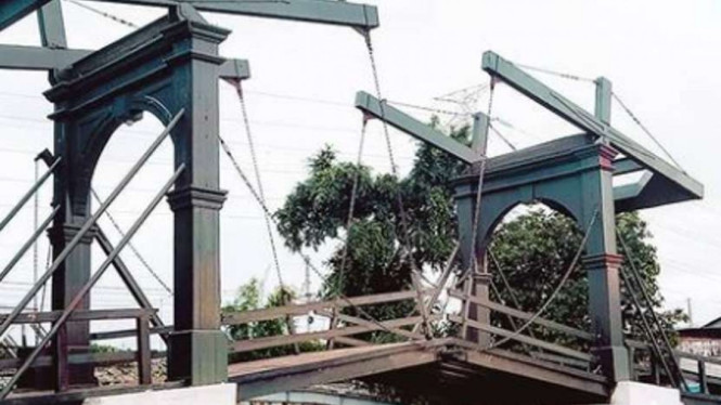 Jembatan Kota Intan.