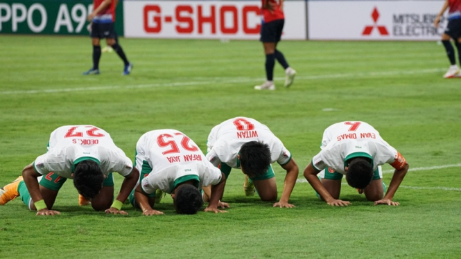 Pemain Timnas Indonesia merayakan gol ke gawang Laos