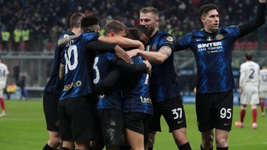 Pemain Inter Milan merayakan gol