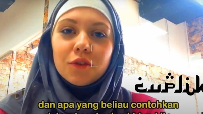 Bule cantik, Victoria masuk Islam