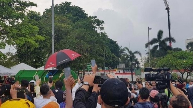 Suasana pemakaman alrmahum haji Lulung di TPU Karet Bivak.