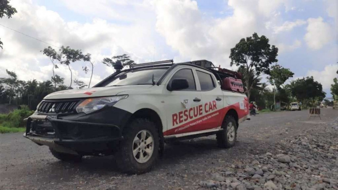 Mitsubishi Triton Rescue