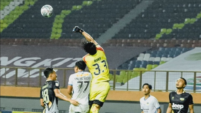 Pertandingan Dewa United FC vs PSIM Yogyakarta. 