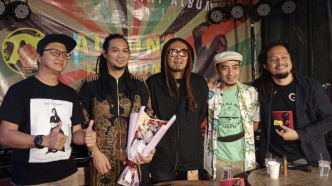 Alvons Freedom dan Steven and Coconot Treez