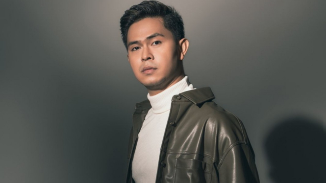 Cakra Khan.