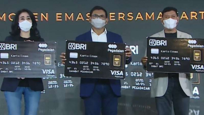 Kartu emas Pegadaiana dan BRI.