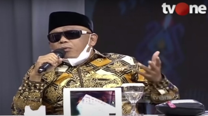 Anggota Tim Pembela Ulama dan Aktivis Eggi Sudjana