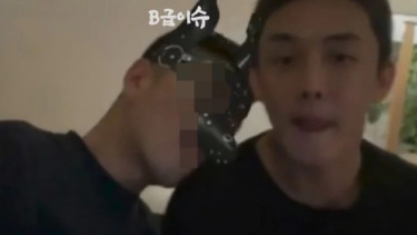 Yoo Ah In dan pria yang diduga pacarnya.