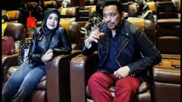 Penyanyi Wirdha Sylvina bersama sang suami, Zecky Alatas