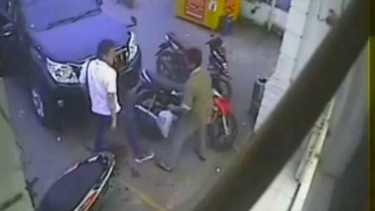 Pengemudi mobil pukul pengendara motor di Medan