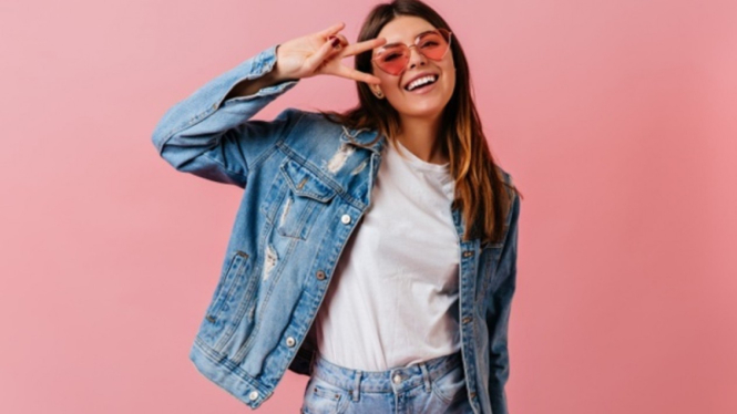 Ilustrasi wanita/jeans/denim.