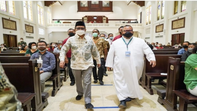 Mahfud MD di gereja Surabaya