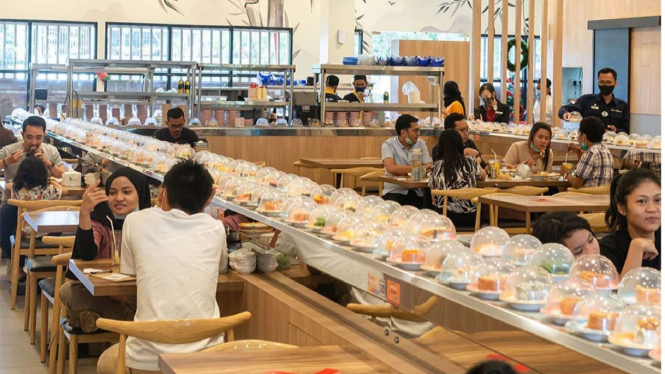 Sushi train terpanjang di Asia Tenggara