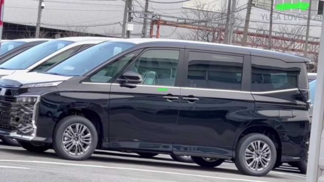 Toyota Voxy baru