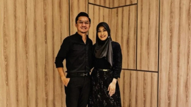  Ananda Omesh dan Dian Ayu Lestari 