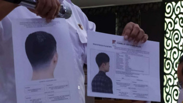 Polda Jabar menunjukkan sketsa wajah terduga pelaku pembunuhan ibu dan anak.