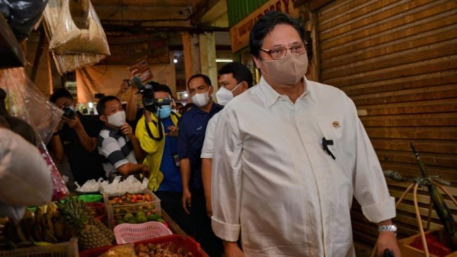 Menko Perekonomian Airlangga Hartarto tinjau pasar