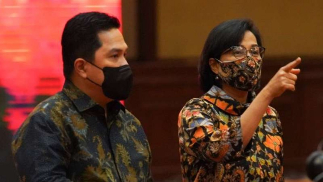 Menteri BUMN Erick Thohir (kiri) dan Menteri Keuangan Sri Mulyani Indrawati.