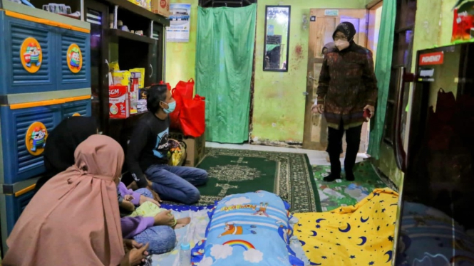 Mensos Risma kunjungi bocah penderita hidrosefalus di Purwakarta