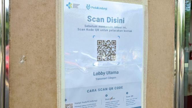 Papan Petunjuk Pindai Kode QR di Mal (Dokumentasi Pribadi)