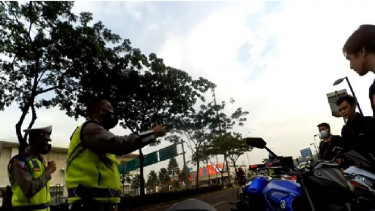 Viral polisi kuras bensin Moge saat Sunmori
