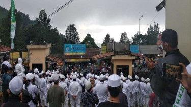 Zikir milad FPI di Masjid Attaawun puncak