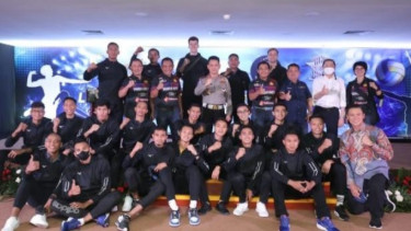 Tim voli Surabaya Bhayangkara dan Pospivo Polwan