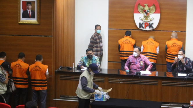 Barang Bukti OTT KPK Wali Kota Bekasi Rahmat Effendi