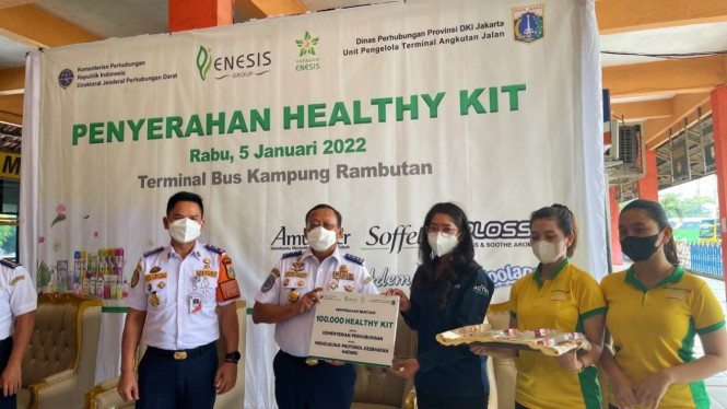 Kegiatan pembagian healthy kit Produk-produk kesehatan Enesis Group