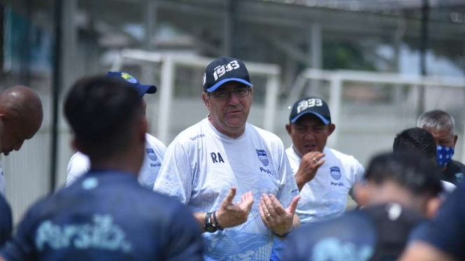 Pelatih Persib Bandung, Robert Rene Alberts.