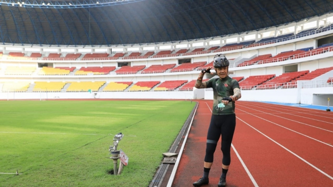 Gubernur Jawa Tengah, Ganjar Pranowo datang ke Stadion Jatidiri