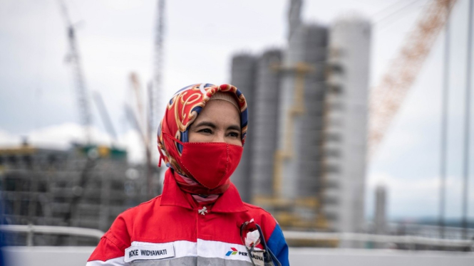 Direktur Utama Pertamina Nicke Widyawati di proyek RDMP Balikpapan.