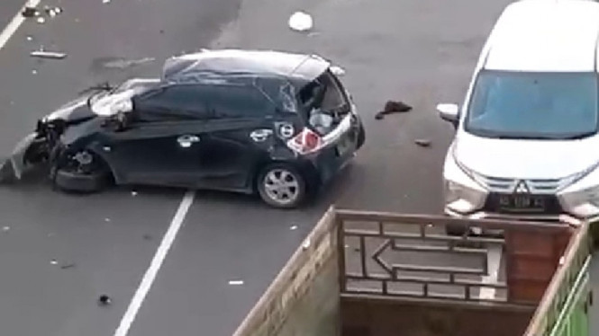 Kondisi Honda Brio usai kecelakaan maut di tol Palembang-Lampung.