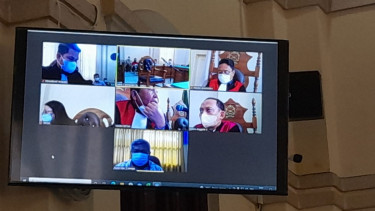 Sidang kasus korupsi mantan Bupati Labura, Khairuddin Syah alias H Buyung digelar secara virtual di PN Medan.