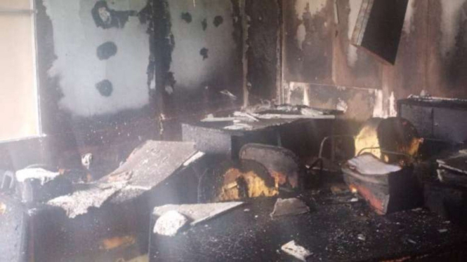 Ruang Fraksi Partai Hanura di DPRD Batam terbakar.