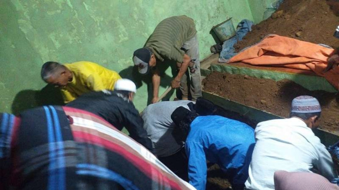 Pemakaman warga di Pemalang yang mayatnya sempat disimpan keluarga di rumah