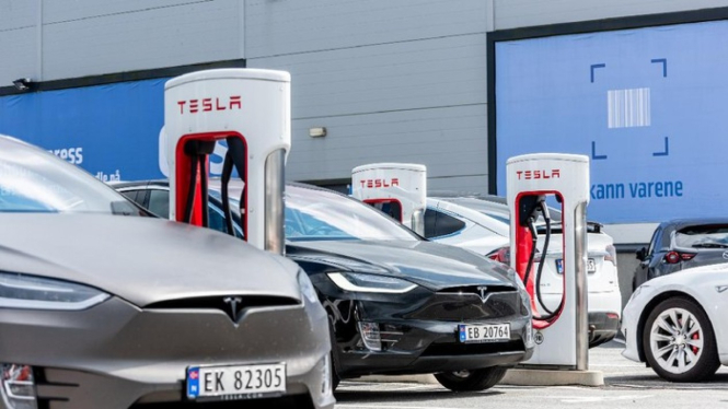 Mobil Tesla.