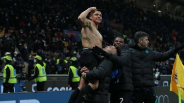 Pemain Inter Milan rayakan gol Alexis Sanchez.