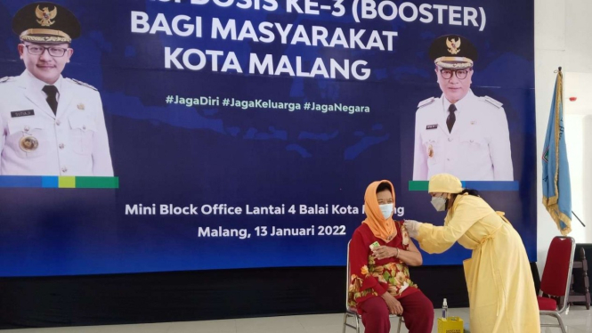 Vaksinasi booster mulai dilakukan di Kota Malang, Jatim.