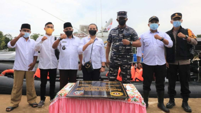 Bupati Landak Karolin & Danlantamal XII Pontianak Brigjen TNI (Mar) Andi Rukman