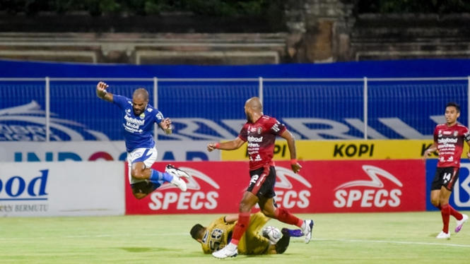 Pertandingan Persib Bandung vs Bali United