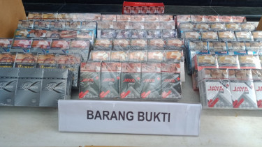 Polda Metro Jaya sita 30 ribu bungkus rokok tanpa pita cukai.