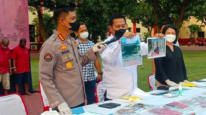 Polisi merilis kasus kapal pengangkut TKI Ilegal tenggelam. 