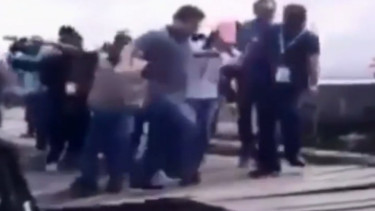 Viral Video Jembatan Roboh saat Diresmikan