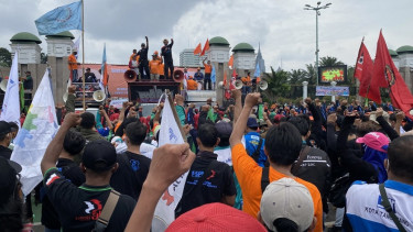 Demo buruh di depan DPR