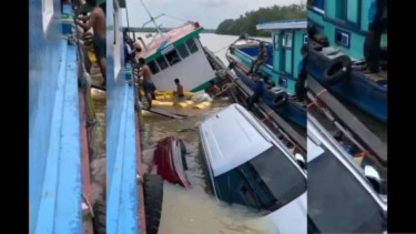 Kapal Motor 21 yang mengangkut barang tenggelam di Sungai Kayan, Desa Salimbatu, Kecamatan Tanjung Palas Tengah, Bulungan, Kalimantan Utara, pada Jumat siang, 14 Januari 2022.