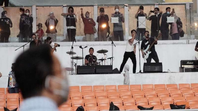 Anies Baswedan mengundang Grup Band Nidji menjajal sound system Stadion JIS