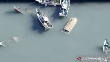 Gambaran dampak tsunami usai letusan gunung berapi bawah laut di pulau di Tonga