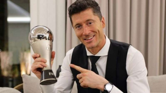 Robert Lewandowski merebut Pemain Terbaik FIFA 2021.